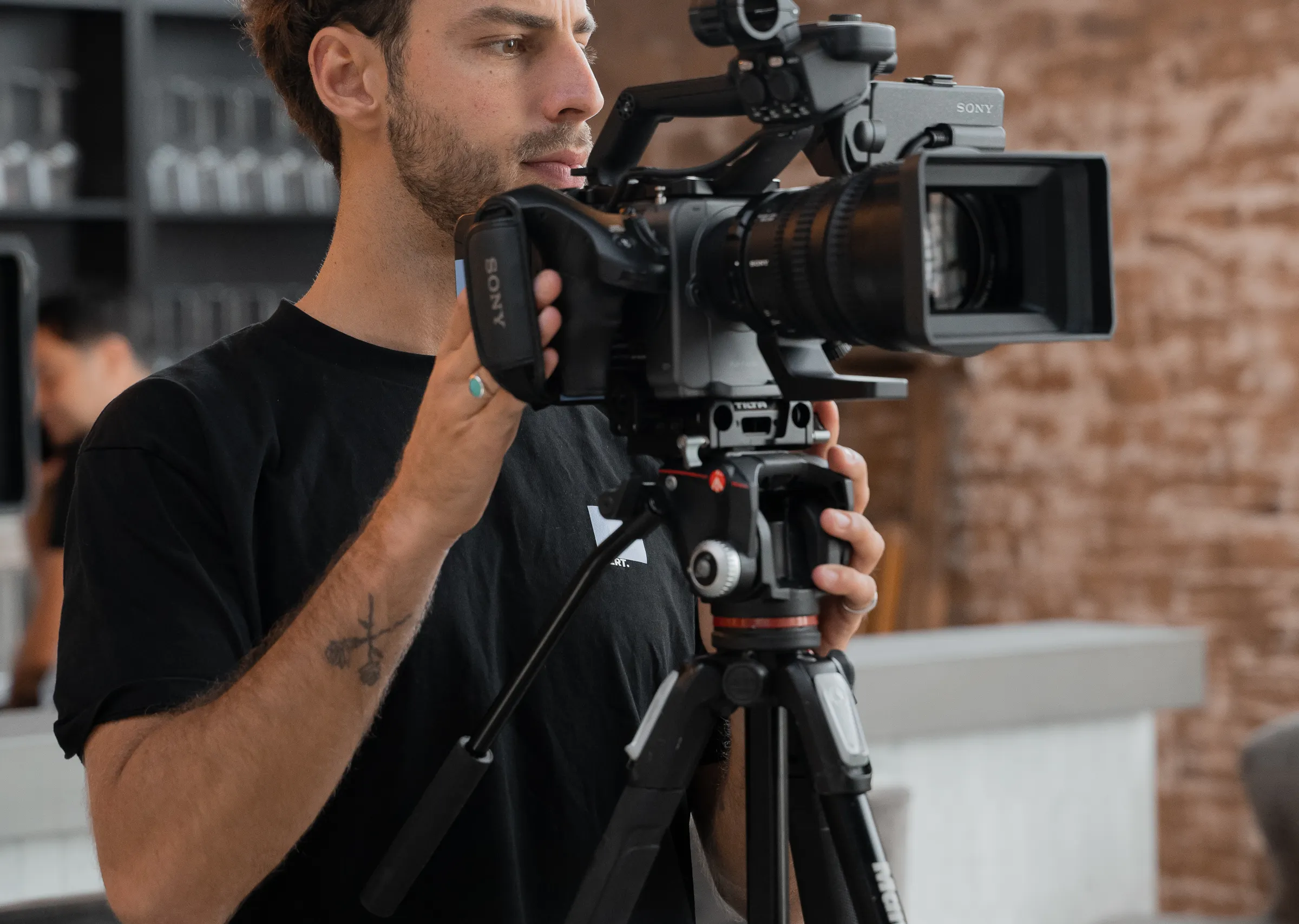 Registro audiovisual com câmera profissional